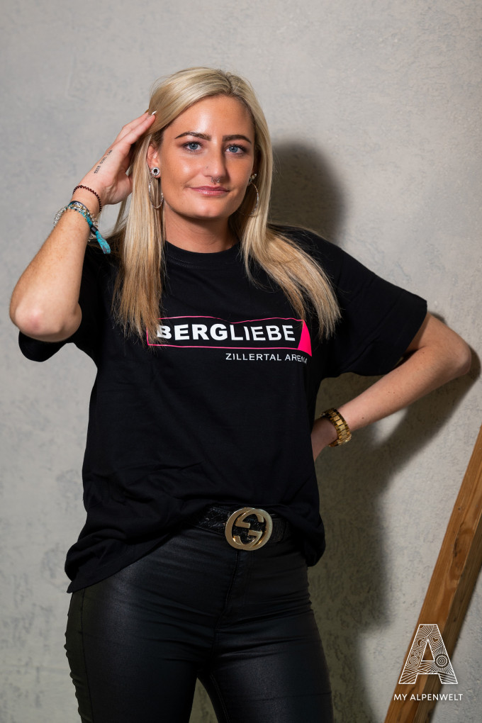 Black T-shirt with “Bergliebe” (mountain love) and Zillertal Arena print