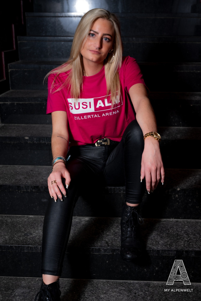 pinkes T-Shirt mit Susi Alm Logo