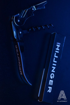 Schwarzer Leo Hillinger Korkenzieher